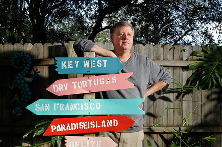 Tim Dorsey, Who Turned Florida’s Quirks Into Comic Gold, Dies at 62