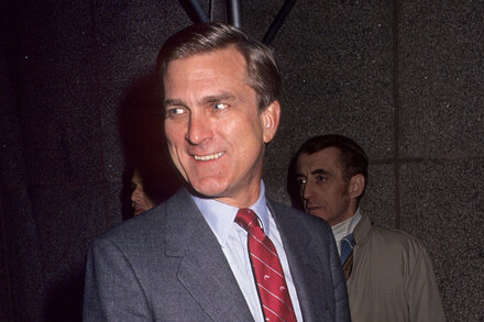 James Hoge, Who Led 2 Big City Tabloids, Dies at 87