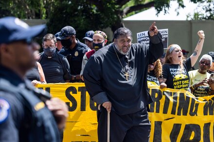 AMC Theaters Apologizes to Civil Rights Leader Removed From Movie Theater