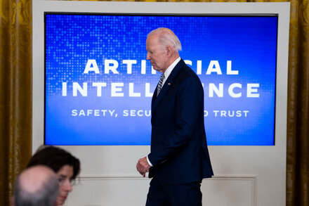 El gobierno de Biden busca controlar la IA sin frenar su desarrollo