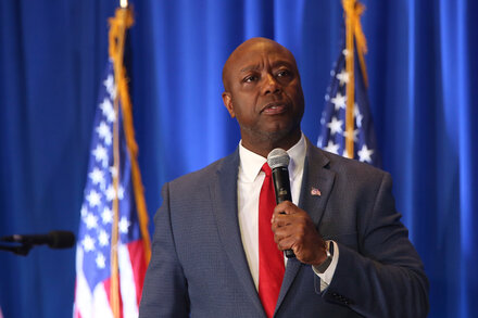 Tim Scott Suspends ’24 Campaign, as His Sunny Message Failed to Resonate