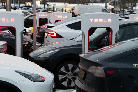 Tesla Strike Is a Culture Clash: Swedish Labor vs. American Management