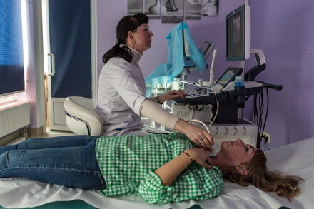 For Ukrainian Refugees, Seeing the Doctor Can Be Worth a Risky Trip Home