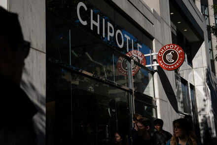 Chipotle Manager Pulled Off Worker’s Hijab, U.S. Says in Lawsuit