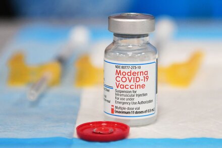 Florida Health Official Calls for Halt to Covid Vaccines