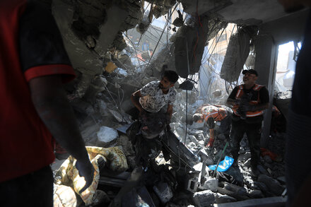 Blinken Meets Arab Ministers in Bid to Calm Outrage Over Gaza Airstrikes