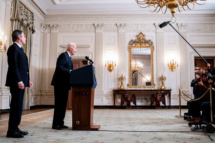 Biden condemns the attack on Israel and warns Iran not to ‘seek advantage.’