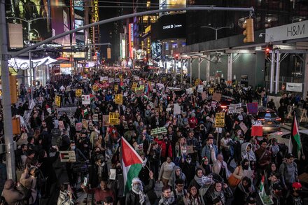 Intense Protests Again Shut Down Midtown Manhattan Streets