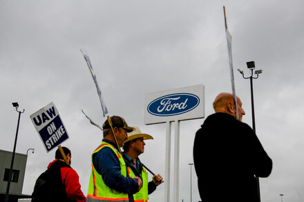 U.A.W. Expands Strike to Ford Plant in Kentucky