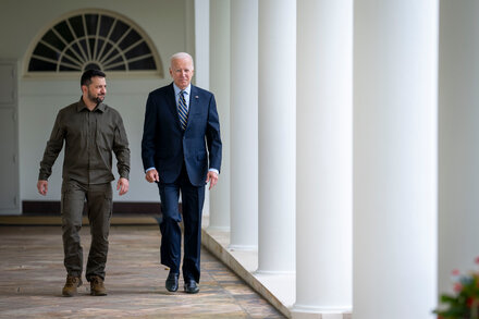 Zelensky to Visit Washington With U.S. Aid to Ukraine in Doubt