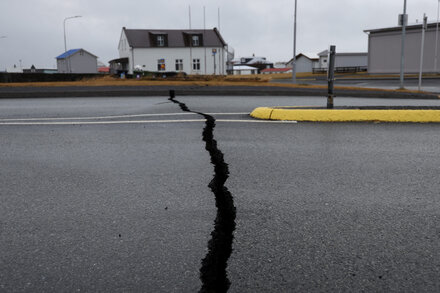 Icelandic Town Evacuated as Earthquakes Portend Volcanic Eruption