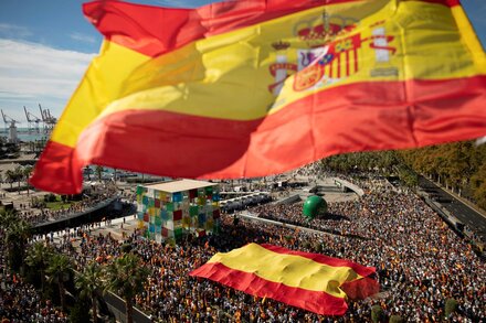 Hundreds of Thousands Protest Spanish Prime Minister’s Deal With Separatists