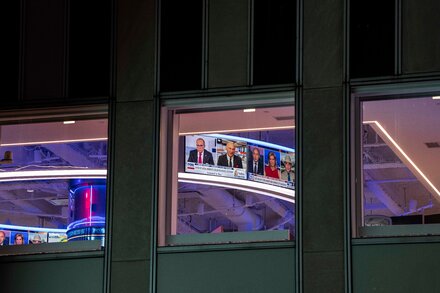 In ‘Network of Lies,’ Brian Stelter Builds the Case Against Fox News