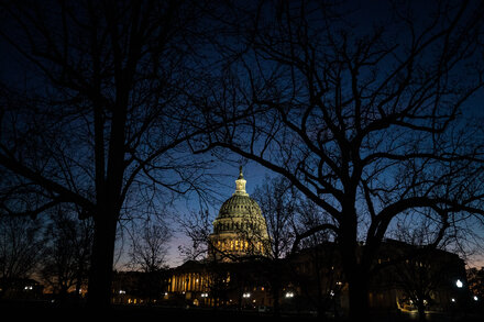 Schumer Delays Holiday Break, Pressing for Border Deal to Unlock Ukraine Aid