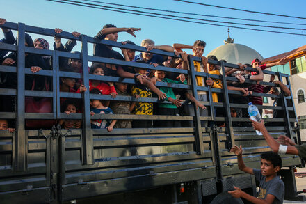 U.N. Security Council Calls for Dayslong Humanitarian Pauses in Gaza