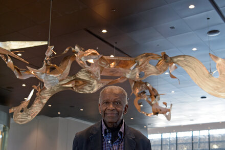 Richard Hunt, Sculptor Who Transformed Public Spaces, Dies at 88