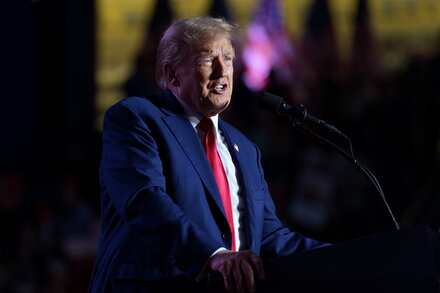 Trump, Quoting Putin, Declares Indictments ‘Politically Motivated Persecution’