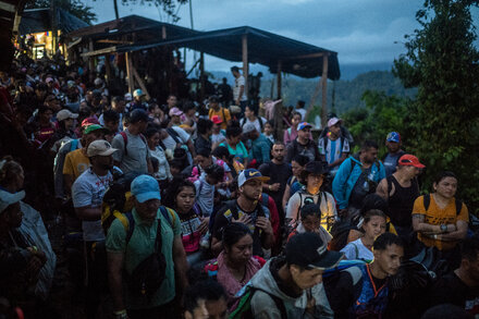Los centros de procesamiento migratorio de EE. UU., en 3 países latinoamericanos, han tenido un inicio difícil