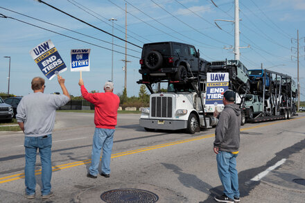Little Progress in Talks to End Strike Against 3 Detroit Automakers