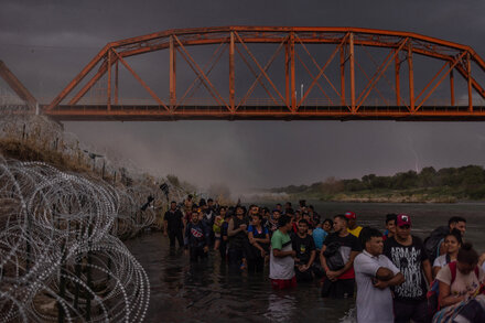 Officials Scramble to Respond as Migrants Overwhelm Texas City