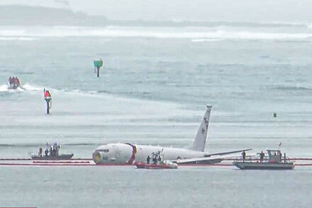 Navy Plane Misses Runway in Hawaii and Ends Up in Water With 9 Aboard