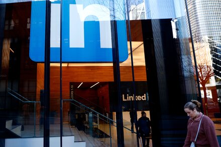 LinkedIn issues warning to a site shaming pro-Palestinian sentiment.