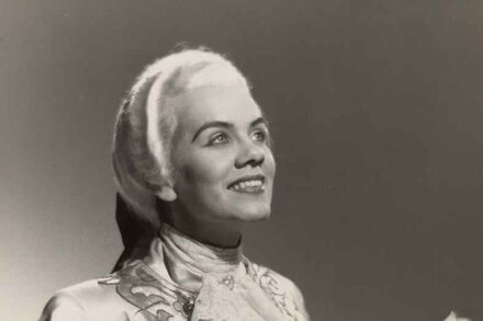 Mildred Miller, Stalwart of the Metropolitan Opera, Dies at 98