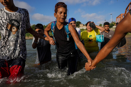 One Day on the Border: 8,900 Migrants Arrested, and More on the Way