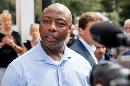 Tim Scott, Who Supports Aid to Israel and Ukraine, Opposes a Package With Both