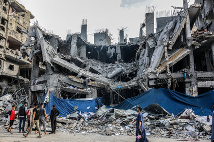 Israel Intensifies Strikes on Gaza as Its Allies Call for More Palestinian Aid