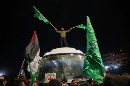 In West Bank, Cheers and Worries After Prisoners Are Released