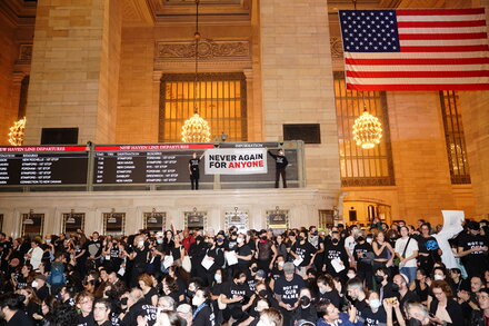 ‘Let Gaza Live’: Calls for Cease-Fire Fill Grand Central Terminal