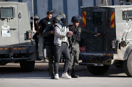 As Israel releases Palestinian prisoners, it continues to arrest dozens more.