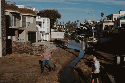 Giant Waves Close Out California’s Remarkable Year of Weather Phenomena