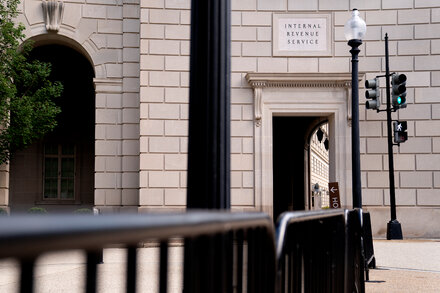 I.R.S. Contractor Charged With Leaking Tax Returns