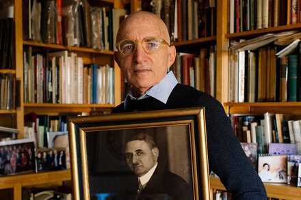 Ocupación: médico y rastreador de un botín nazi