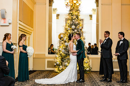In the ‘Christmas City,’ Yuletide Weddings Are the Main Event