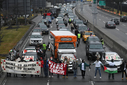Pro-Palestinian Protests Block Traffic at New York and L.A. Airports