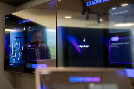 Seeking a Big Edge in A.I., South Korean Firms Think Smaller
