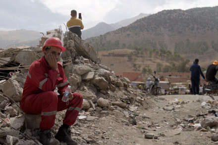 Gridlock, Confusion and Waiting: On the Road With Spanish Rescuers in Morocco