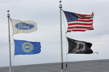 U.A.W. Says It Aims to Organize Nonunion Auto Plants