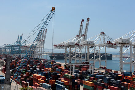 Chinese Traders and Moroccan Ports: How Russia Flouts Global Tech Bans